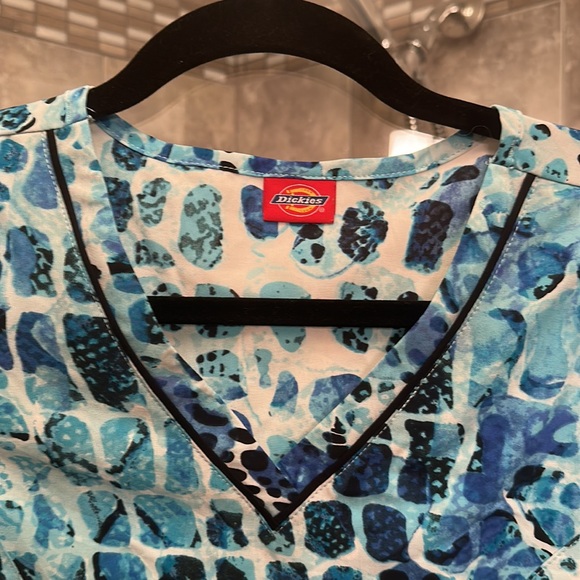 Dickie’s Nursing Scrub top-size small - Picture 2 of 4